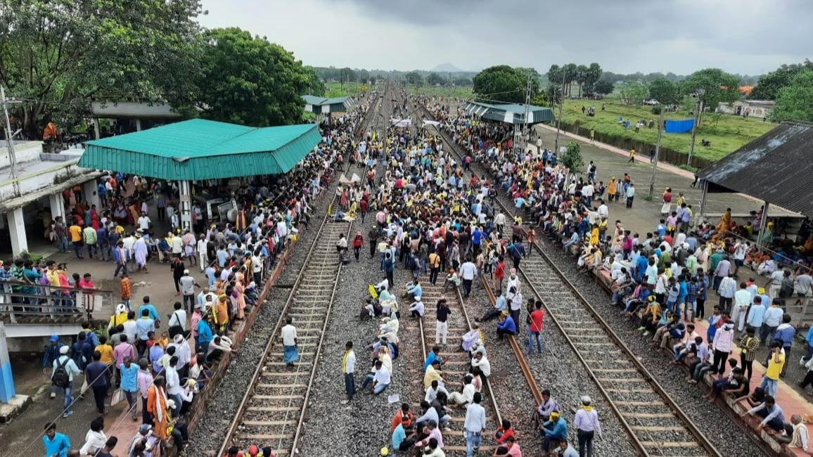 harkhand Rail Travel Kudmi Community Protest Restored Train Services