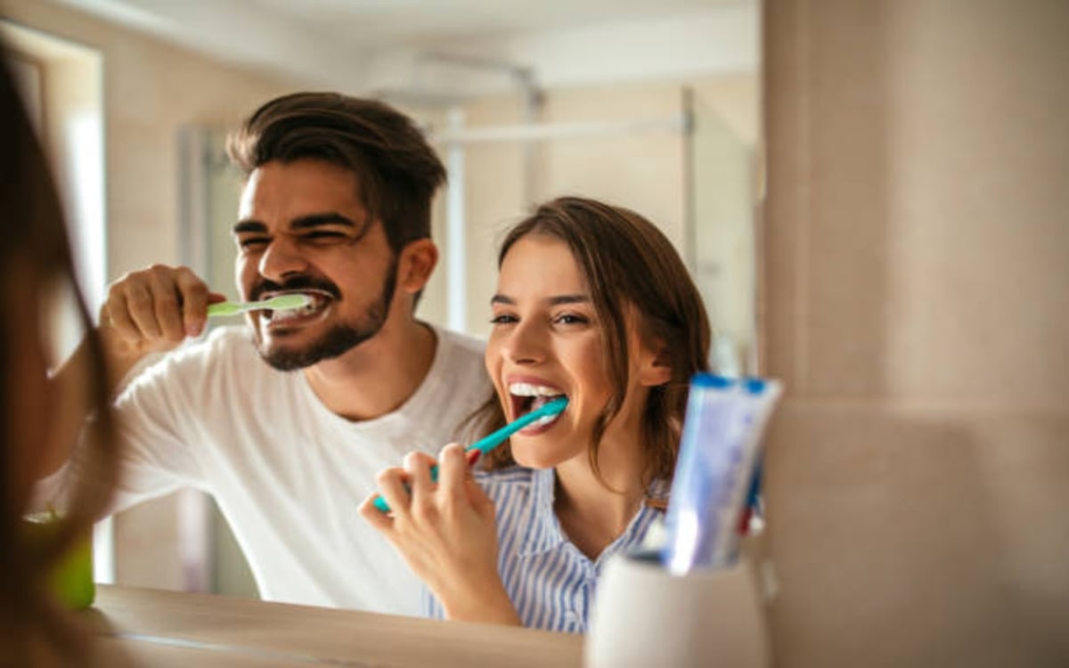 जीवन शैली : रोज करें टूथब्रश लेकिन क्या जानें दांत साफ करने का सही तरीका