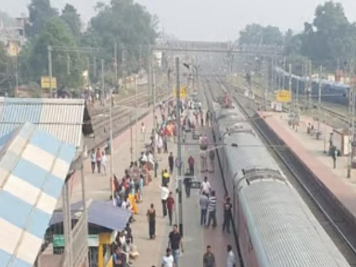 डूबा-गया रेल लाइन में हादसा..दो की मौत:पर्याप्त एक्सप्रेस के रेलवे ट्रैक से गिरी हाईटेंशन लाइन, मजदूर और यात्री की मौत