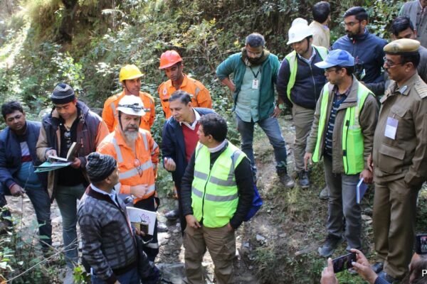 "धीरे से, धीरे से...": कैसे टनलिंग विशेषज्ञ अर्नोल्ड डिक्स ने 41 श्रमिकों को बचाया