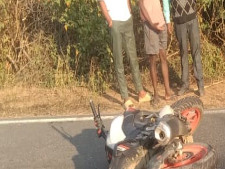 पलामू में सड़क हादसा: छठ पूजा का सामान लेकर घर जा रहे थे युवक की मौत, एक घायल