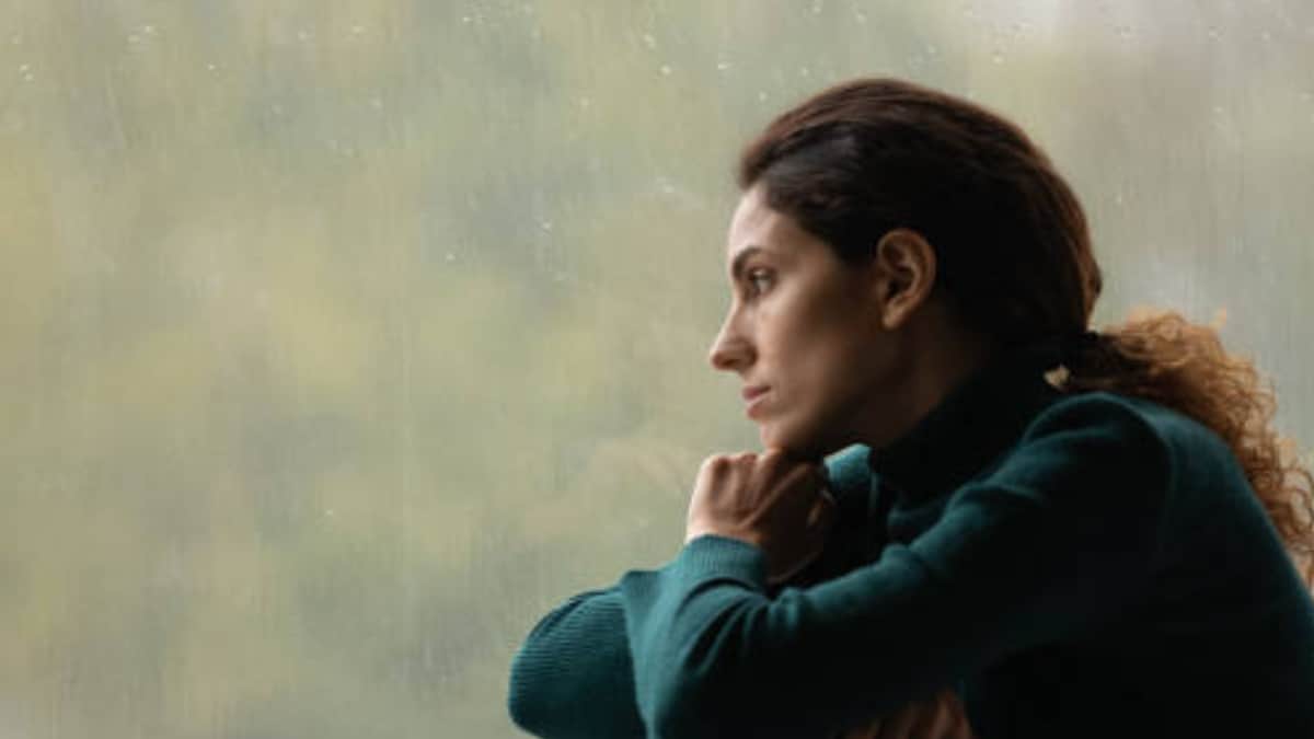 यहां साल के महत्वपूर्ण दिनों में अकेलेपन से लड़ने के 5 टिप्स दिए गए हैं - News18