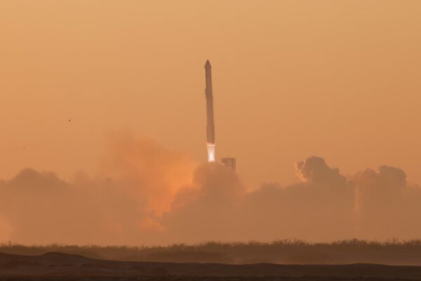 SpaceX Launches Giant New Rocket, But Loses It Minutes Into Flight