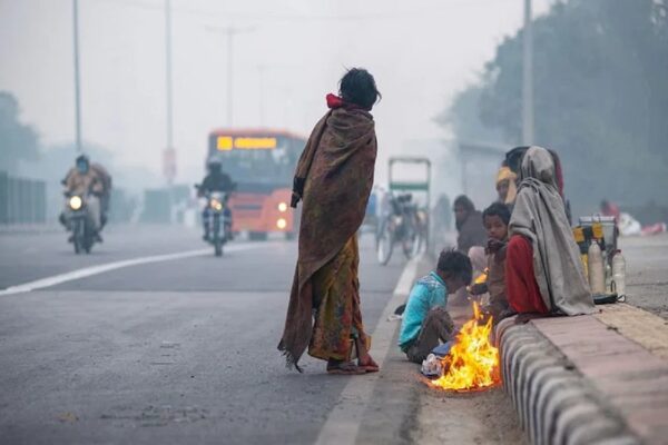 मौसम पूर्वानुमान: उत्तर भारत में कड़ाके की ठंड, भारत में होगी बारिश, जानें आपके शहर का मौसम