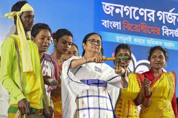 10 Free LPG Cylinders, 5 kg Ration, No CAA: Trinamool