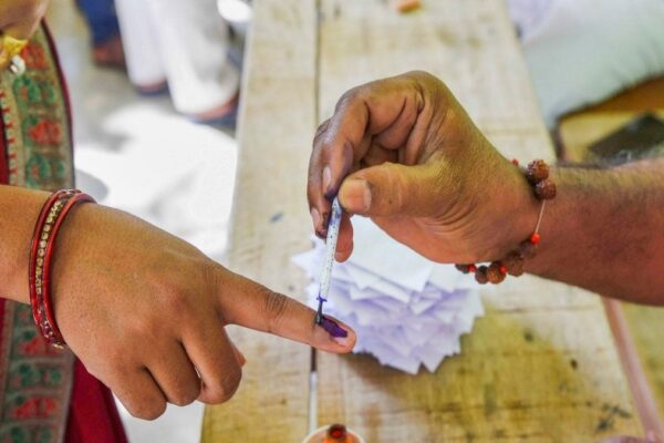 लोकसभा चुनाव 2024: चुनाव आयोग का कहना है कि पहले चरण में 66.14% और दूसरे चरण में 66.71% मतदान हुआ - News18